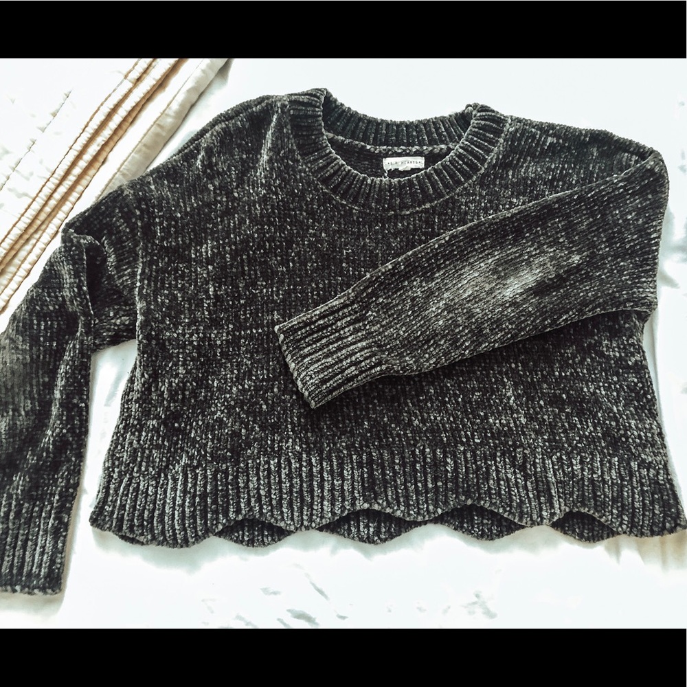 Cropped/Scalloped Chenille Sweater - LA HEARTS
